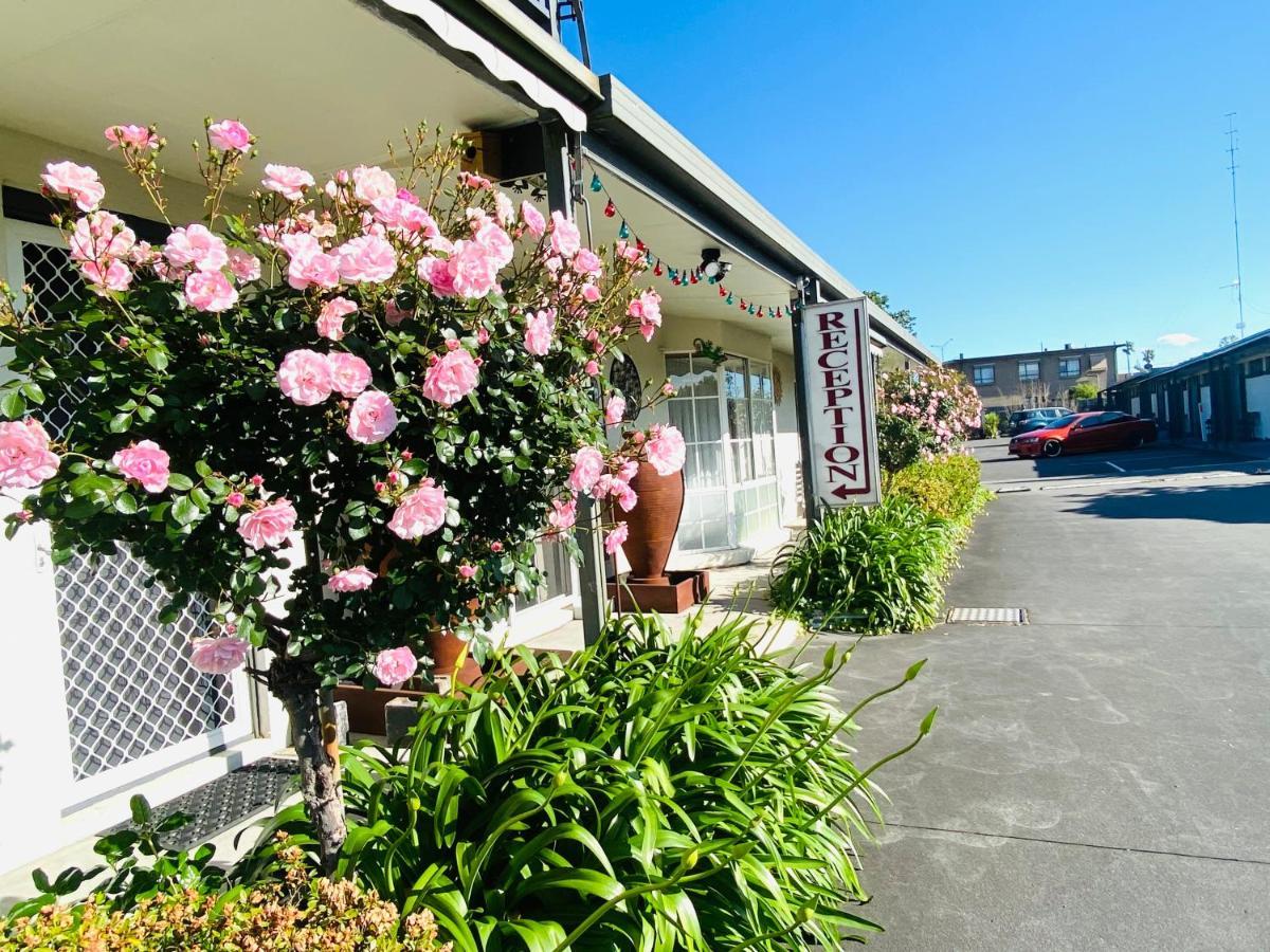 Mid Valley Motel Моруэлл Экстерьер фото