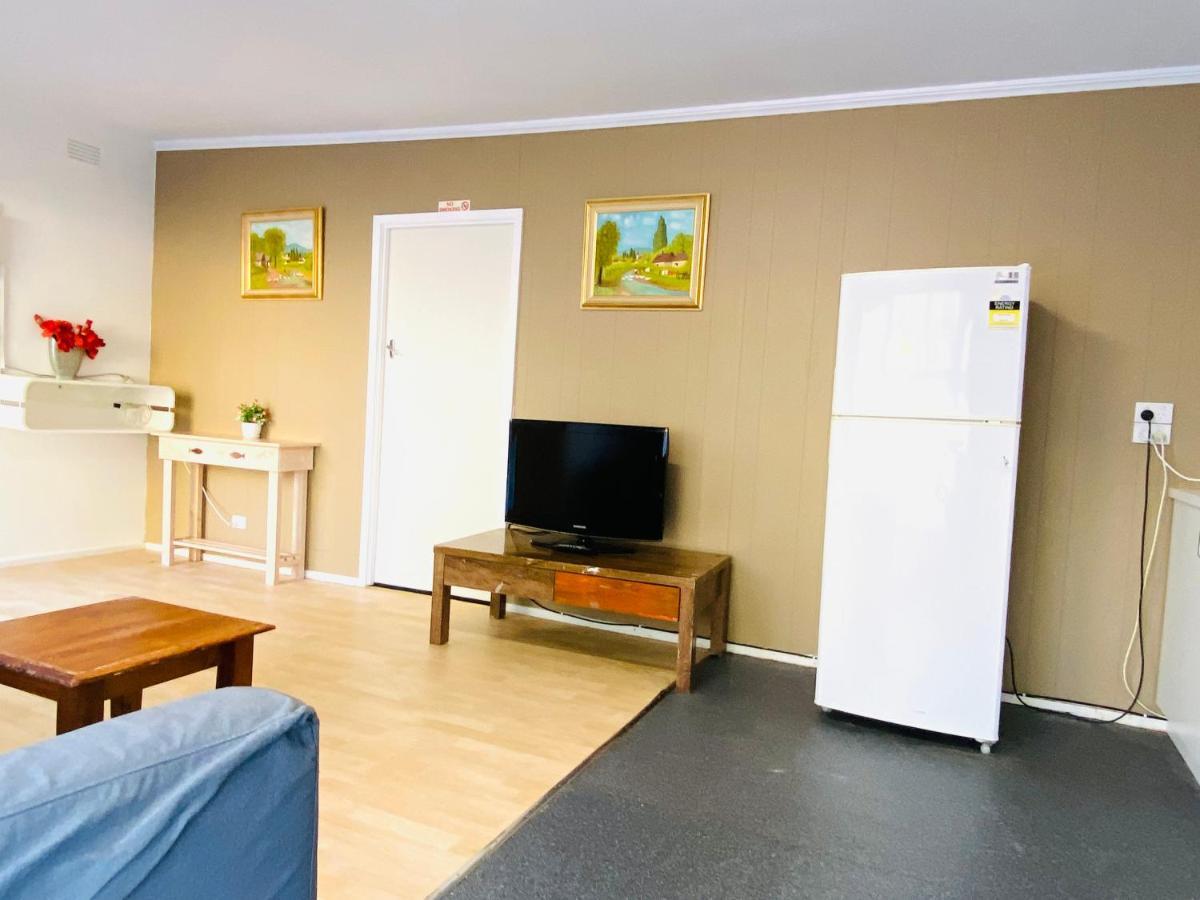 Mid Valley Motel Моруэлл Экстерьер фото
